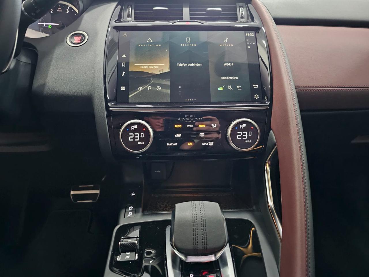 Jaguar E-Pace R-Dynamic SE Navi Camera Tetto C.20" LED BlackPack