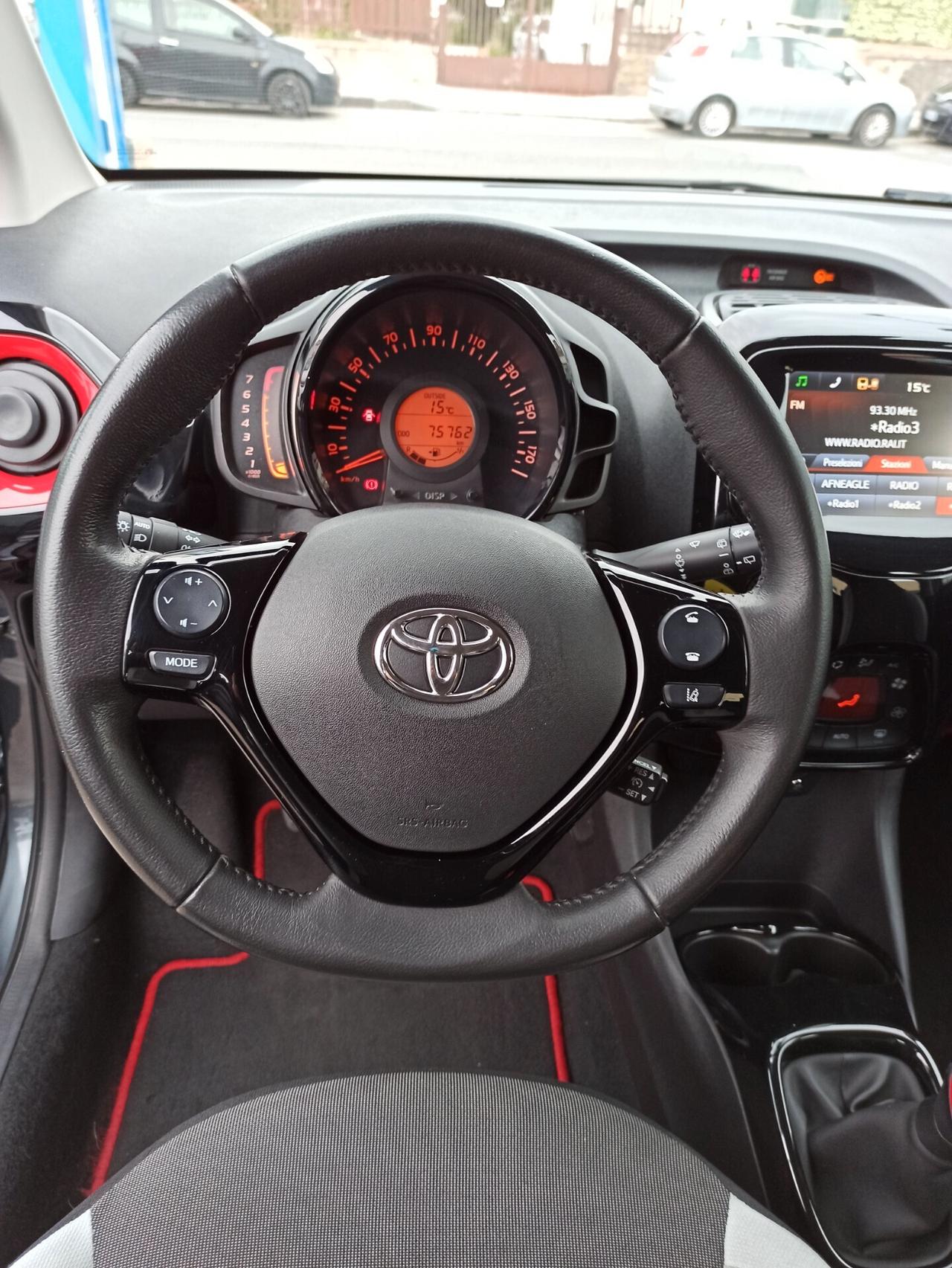 Toyota Aygo 1.0 VVT-i 69 CV 5 porte x-Black TSS MMT