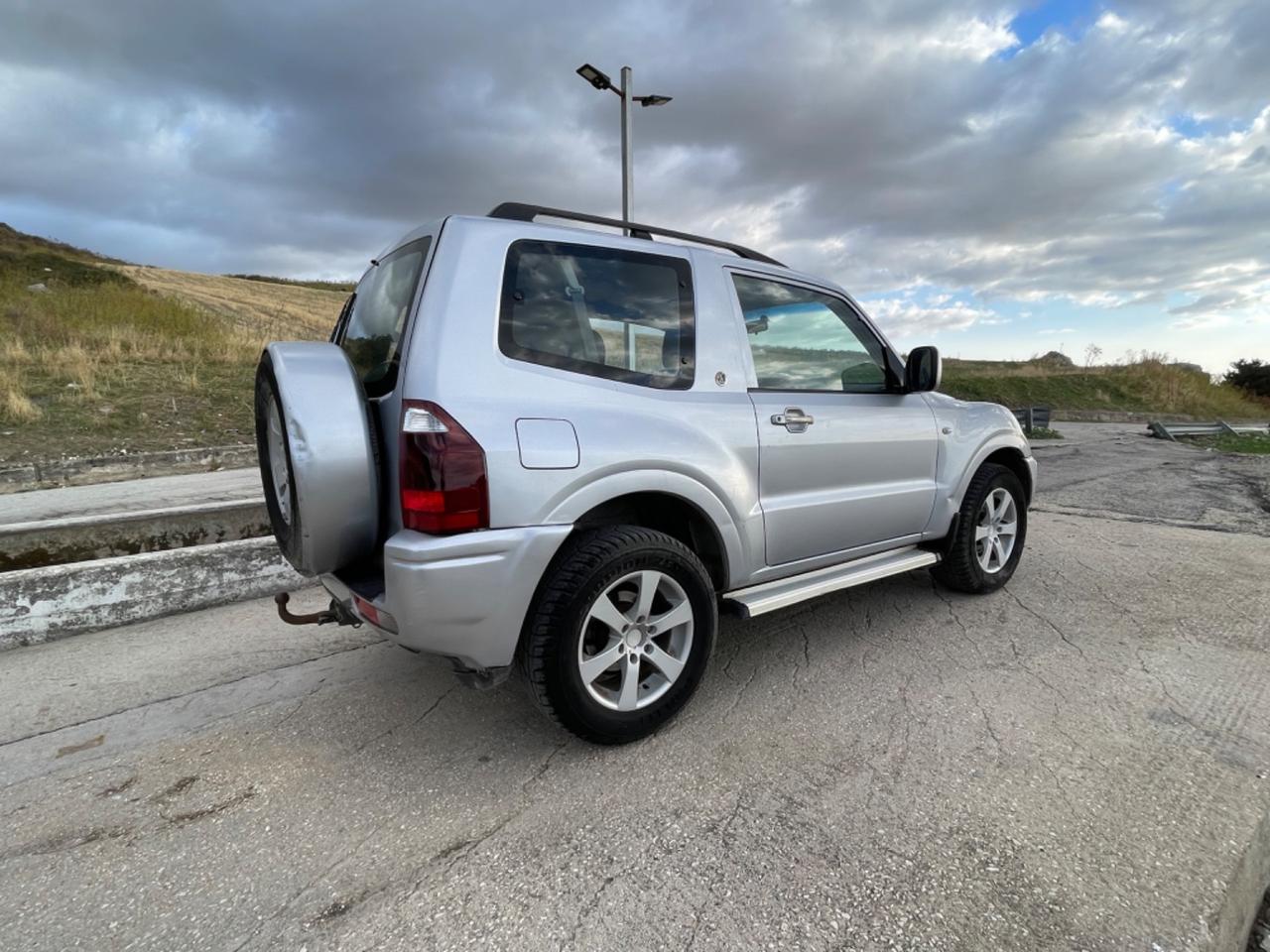 Mitsubishi Pajero 2.5 TDI 3p. Instyle