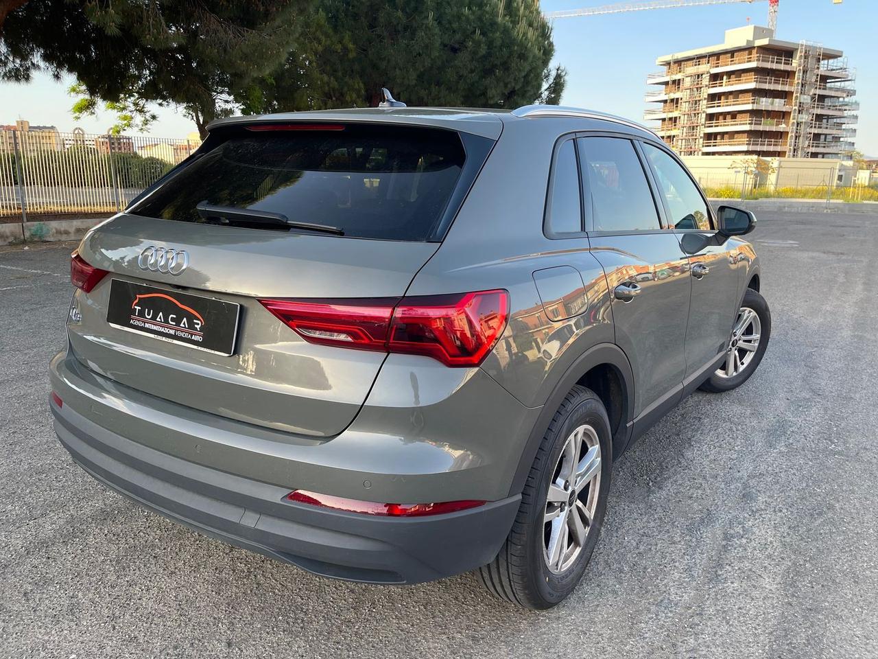 Audi Q3 2.0 35 TDI Business #10639