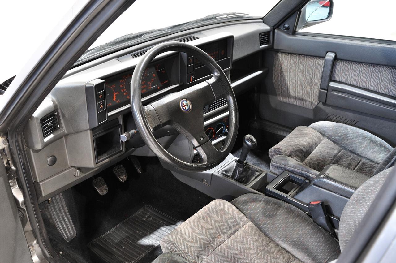 Alfa Romeo 75 2.0i Twin Spark CRS targa MI