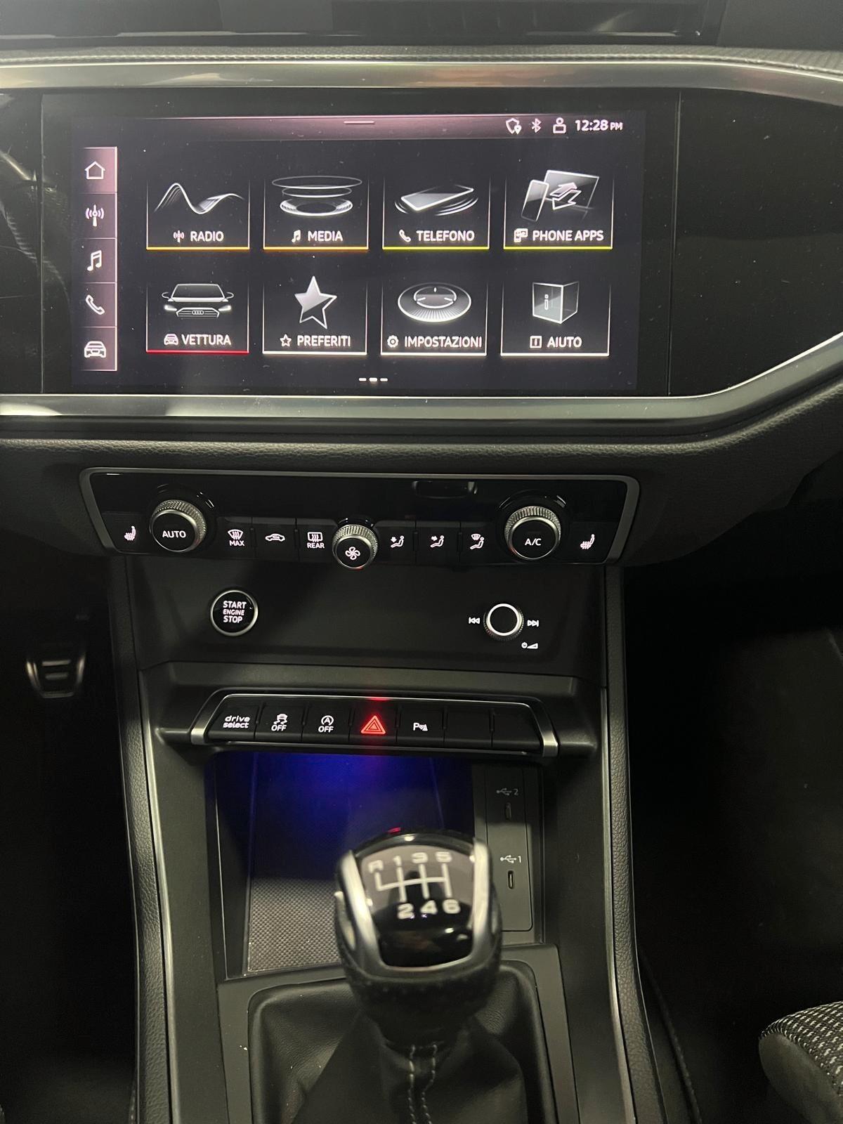 Audi Q3 35 TDI Identity Black