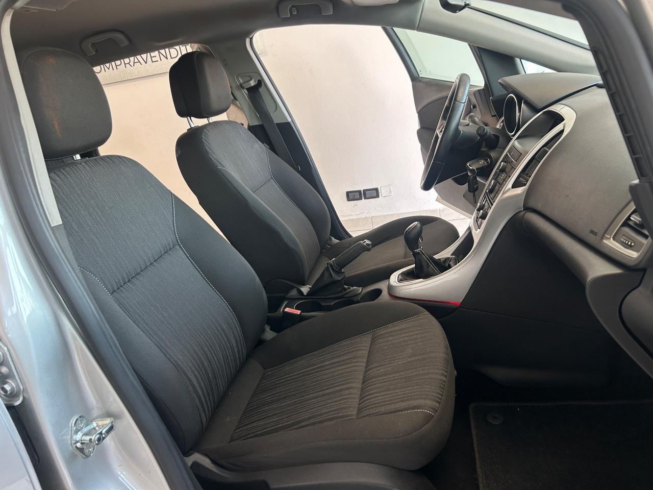 Opel Astra 1.7 CDTI 81KW 2012