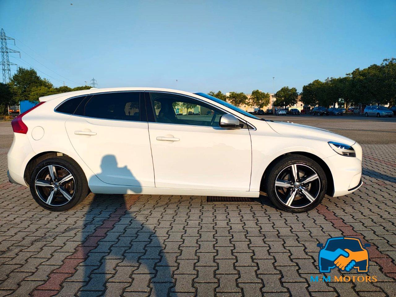 Volvo V40 2.0 d2 R-design Momentum my17