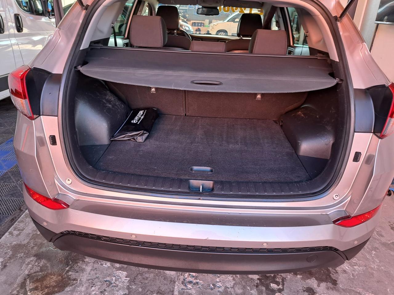 HYUNDAI TUCSON 1.7 XPOSSIBLE € 12900