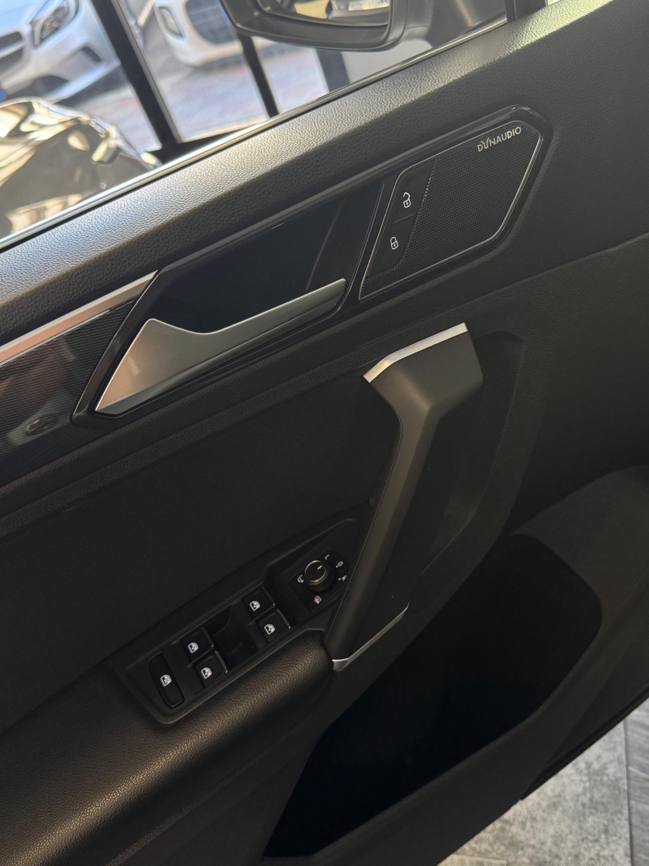 VW TIGUAN 2.0 TDI 150 CV R LINE TETTO APRIBILE