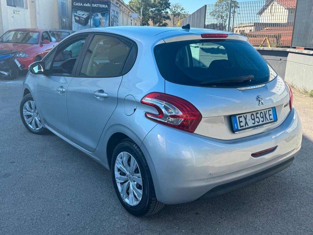 Peugeot 208 1.4 HDi 68 CV 5 porte Allure