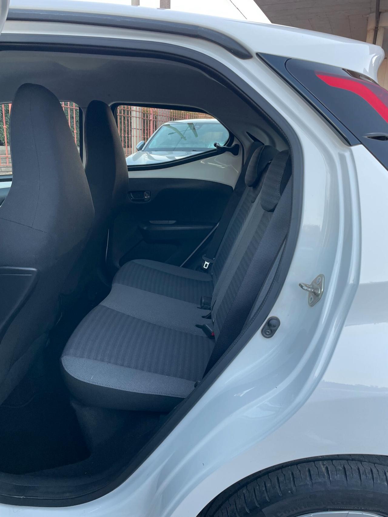 TOYOTA Aygo Connect 1.0 VVT-i 72CV X-BUSINESS