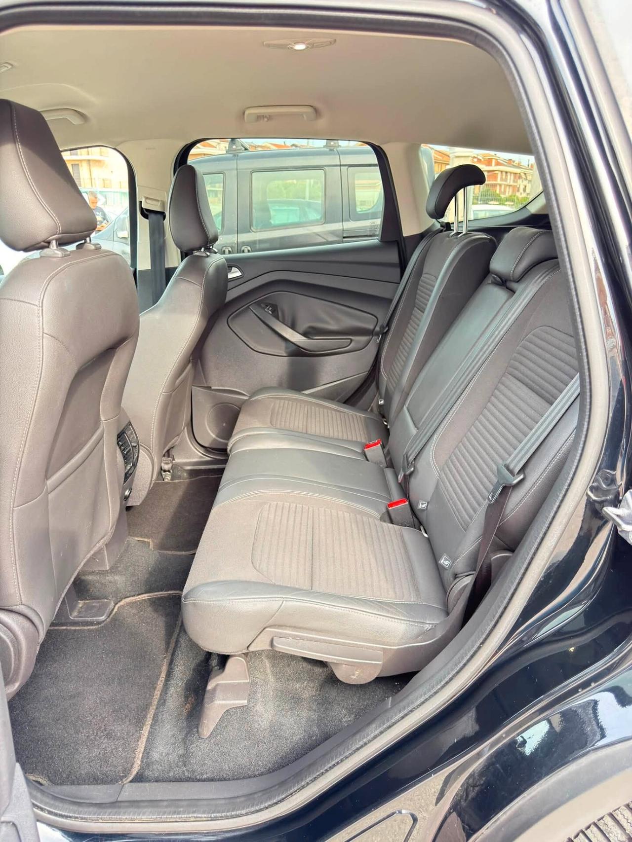 Ford Kuga 1.5 TDCI 120CV S&S 2WD Powershift ST-Line Business