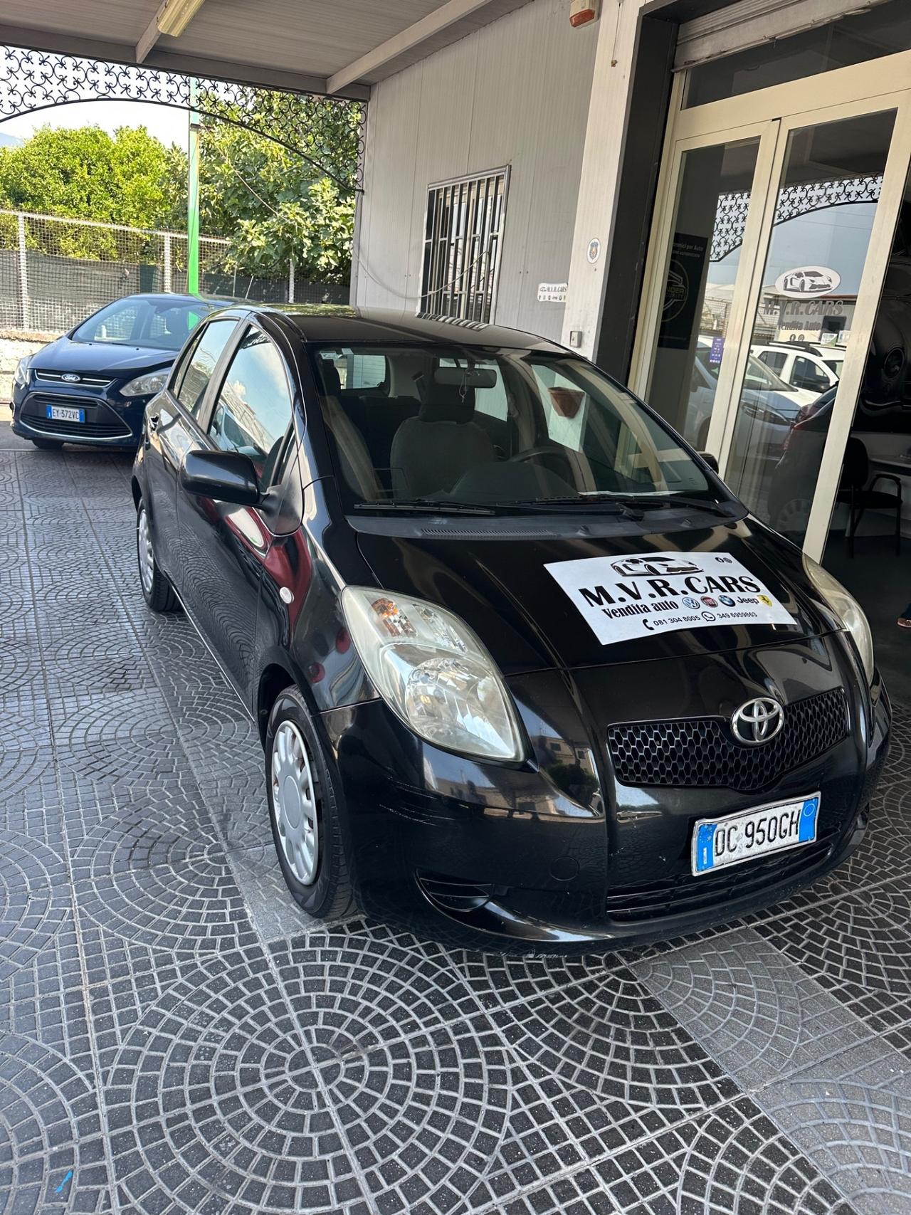 Toyota Yaris 1.3i 16V cat 5 porte Sol
