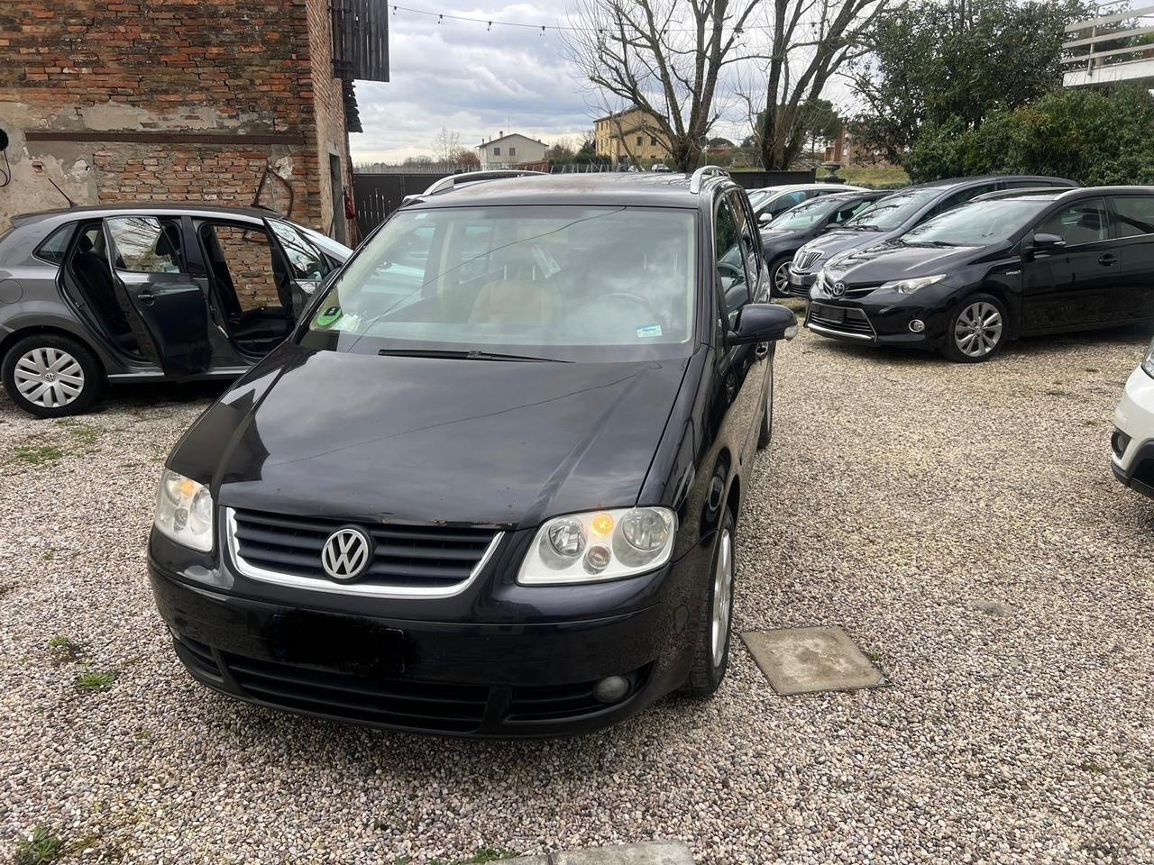 Volkswagen Touran 1.6 16V FSI Highline