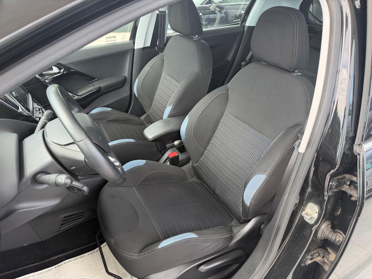 Peugeot 208 1.4 HDi 68 CV 5 porte Allure