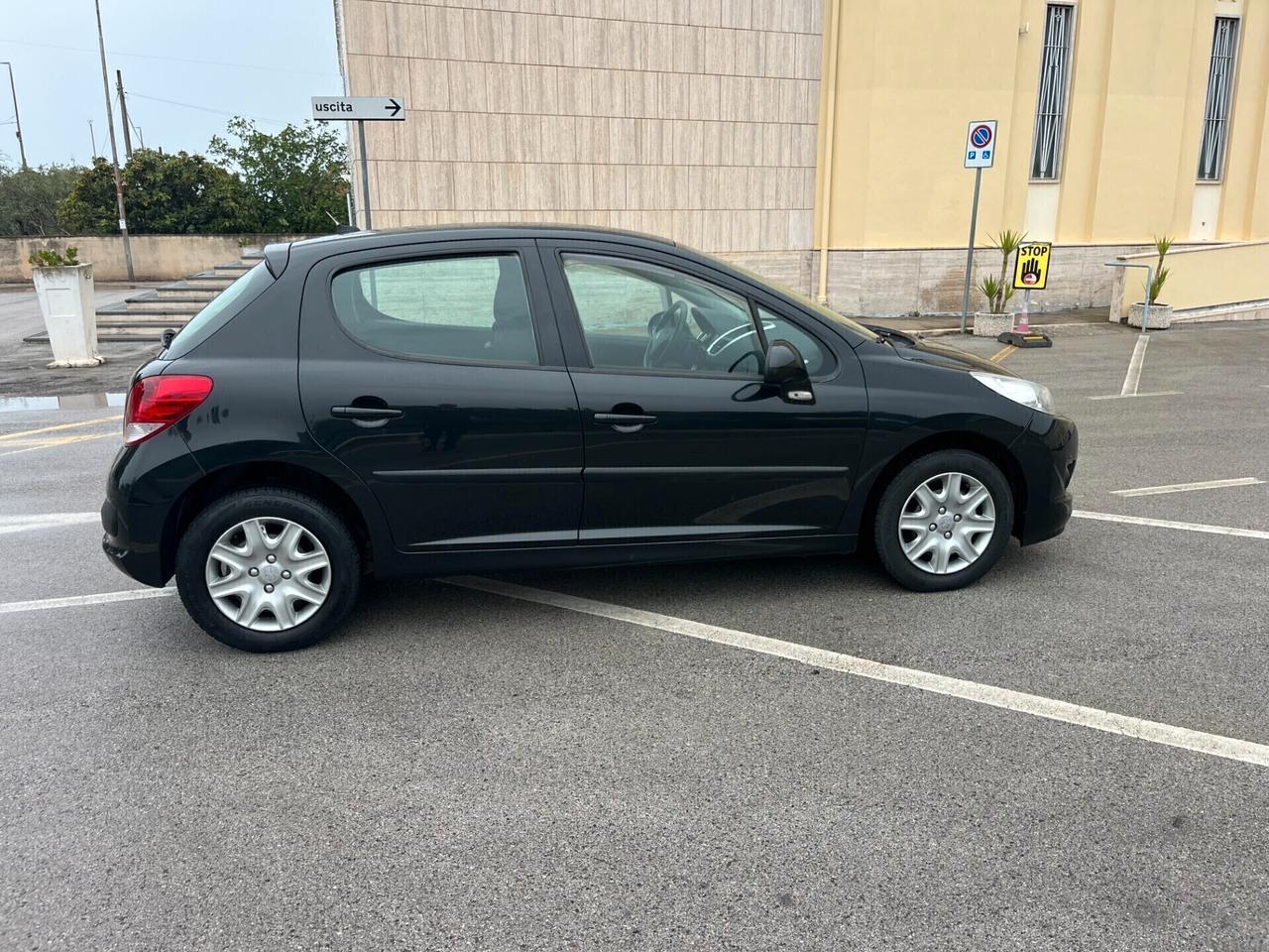 Peugeot 207 1.4 BENZINA KW 70 5p.UsatoGarantito