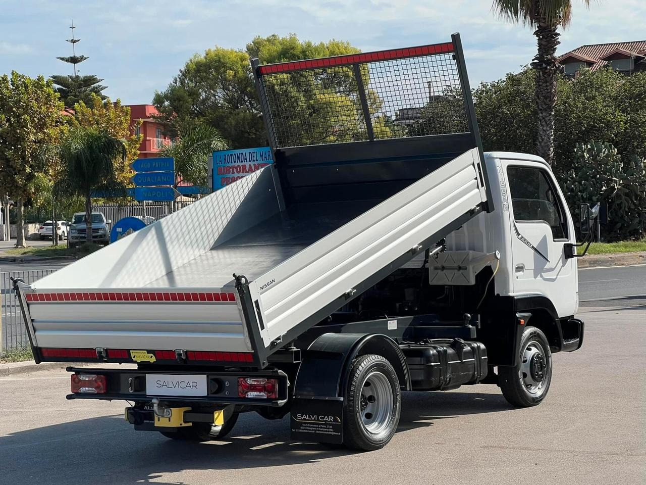 NISSAN CABSTAR RIBALTABILE TRILATERALE GANCIO TRAINO