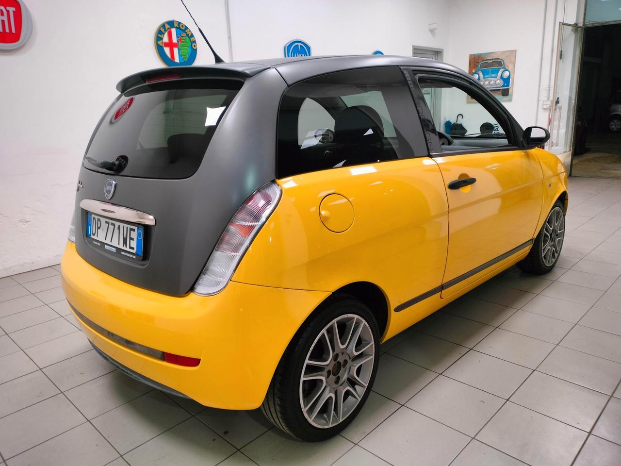 Lancia Ypsilon 1.4 16V Sport MomoDesign