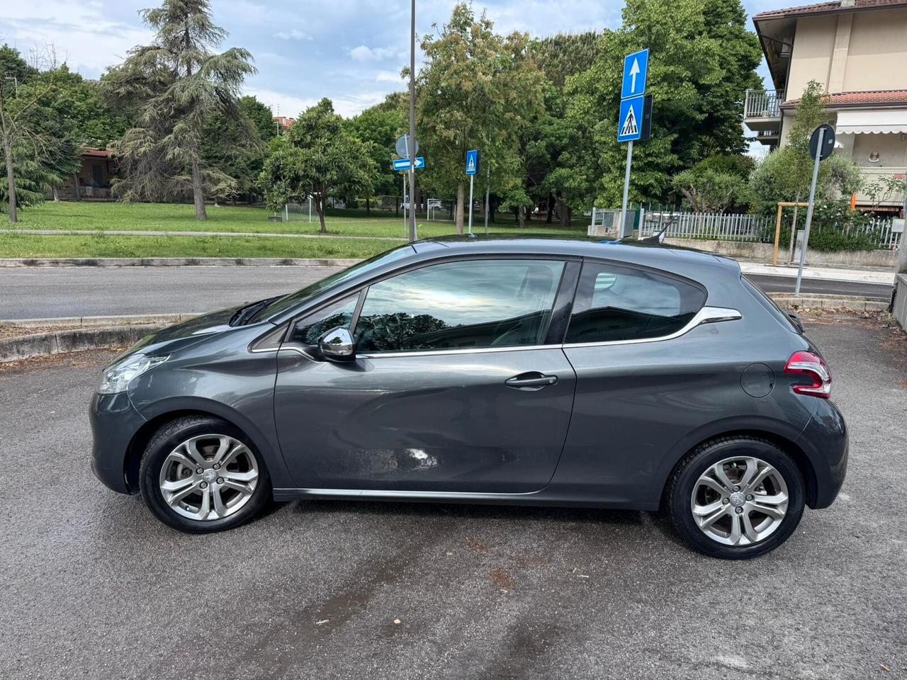 Peugeot 208 1.6 e-HDi 92 CV Stop&Start ETG6 3 porte Allure