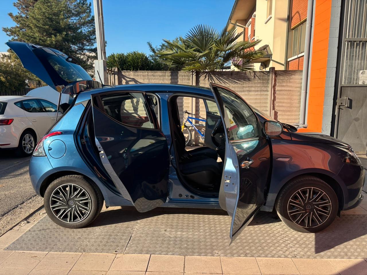 Lancia Ypsilon 1.0 FireFly 5 porte S&S Hybrid Ecochic A. Ferretti