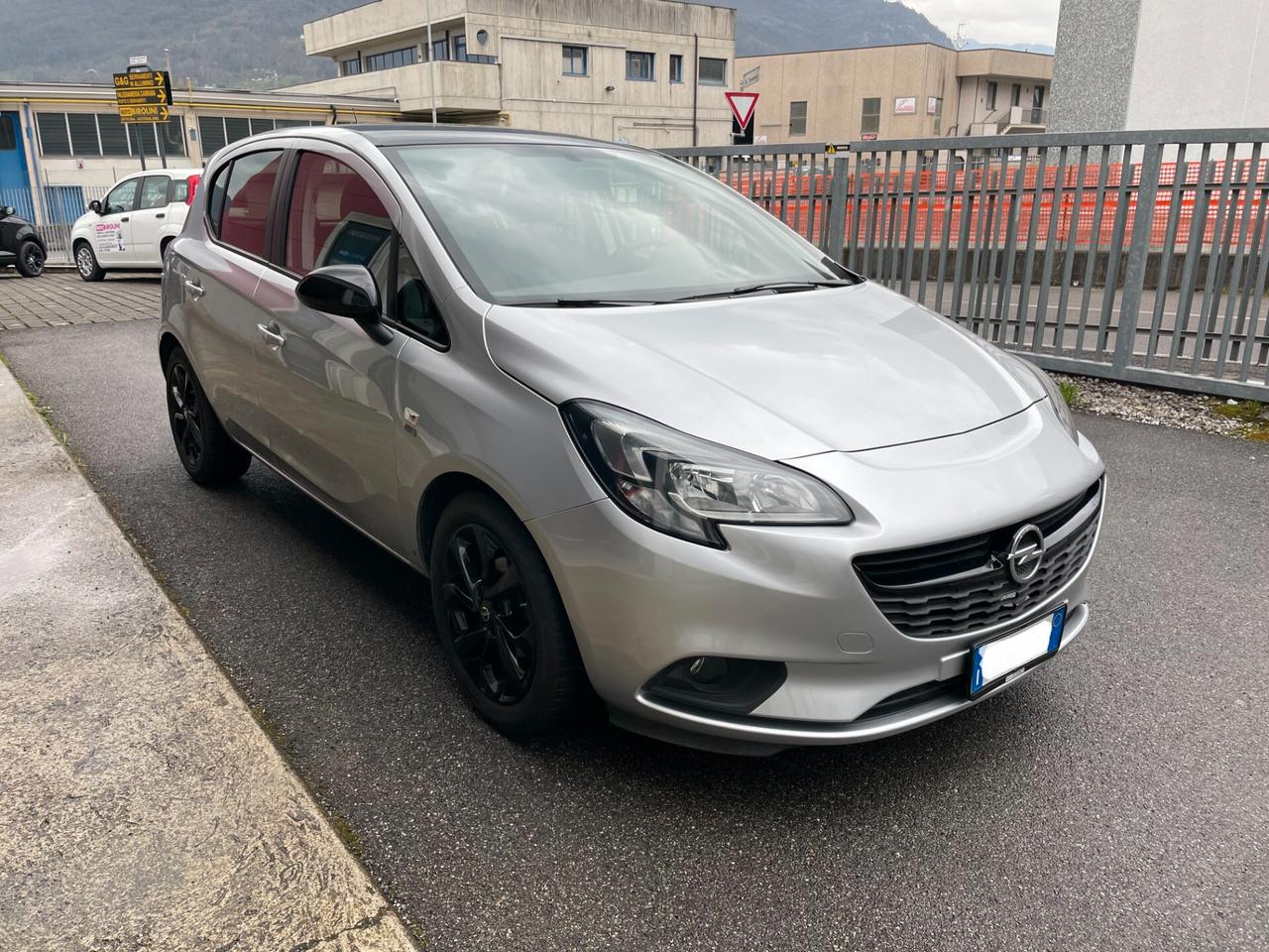 Opel Corsa 1.2 5 porte Black Edition