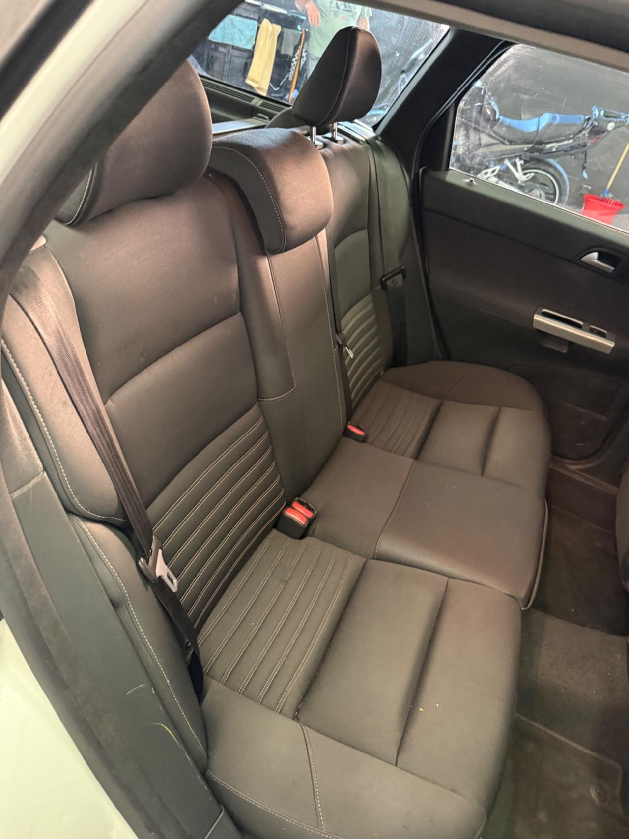 Volvo V50 D2 R-design