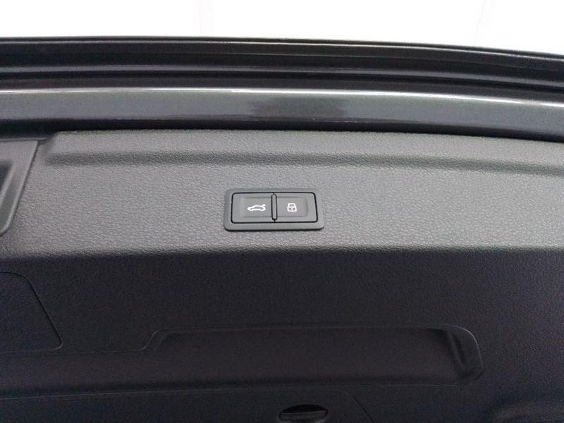 Audi Q3 Sportback 40 2.0 tdi Identity Black quattro 193cv s-tronic