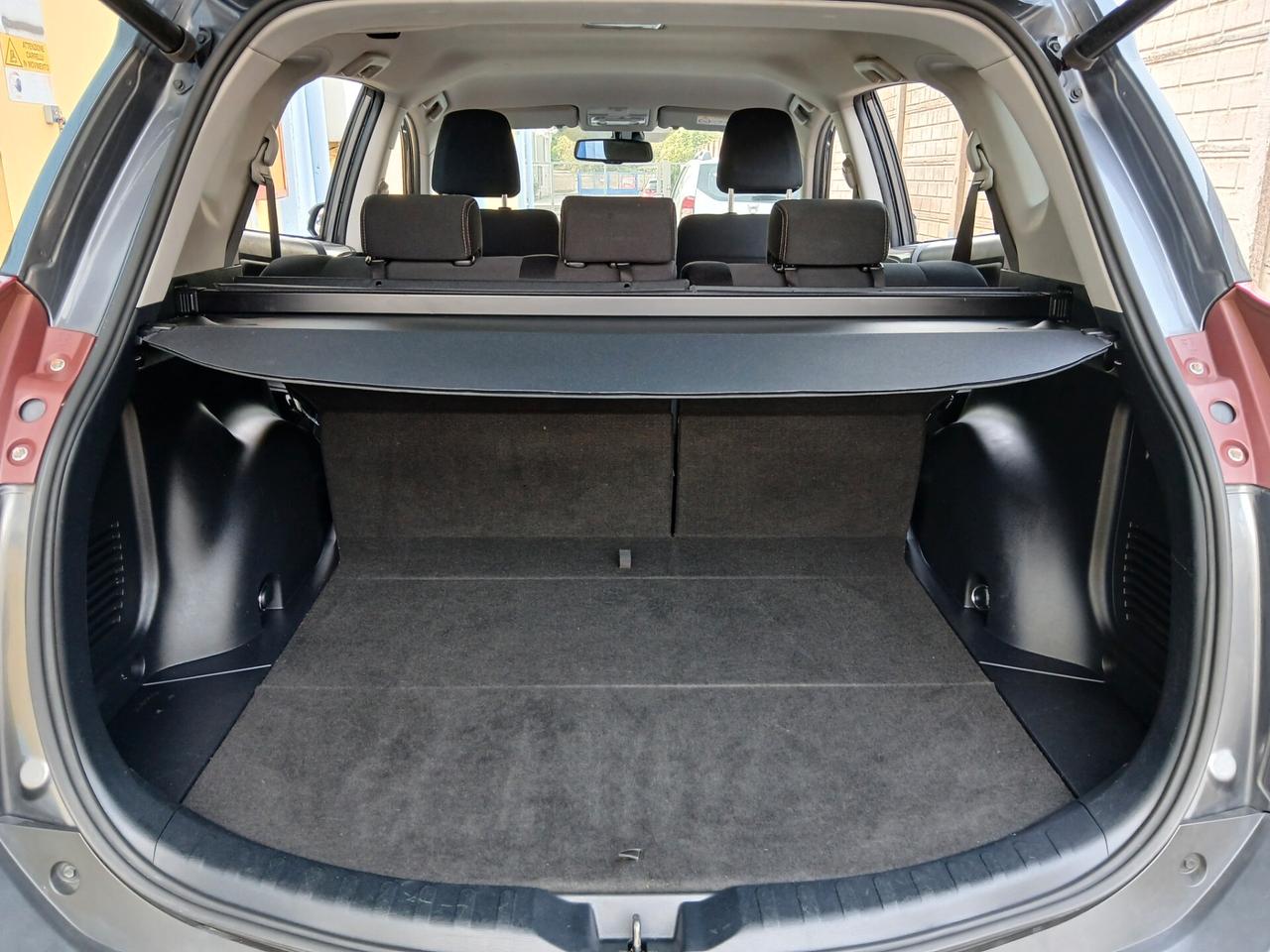 Toyota RAV 4 Style auto pari al nuovo