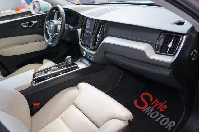 VOLVO XC60 B4 AWD Geartronic Inscription Ufficiale Certificat