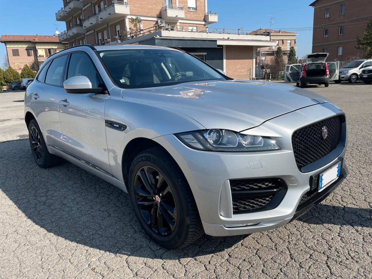 Jaguar F-Pace 2.0 D 180 CV AWD aut. R-Sport TETTO APRIBILE