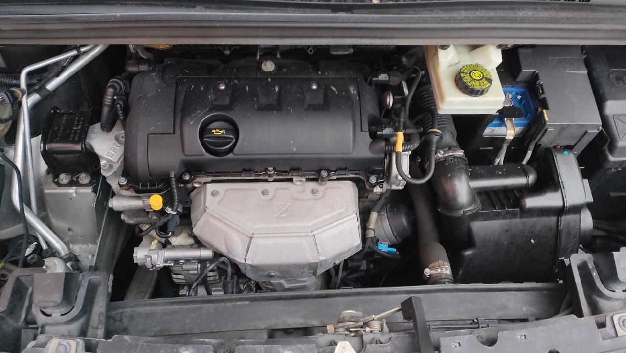 Peugeot 5008 1.6 VTi 120CV Active 7 posti