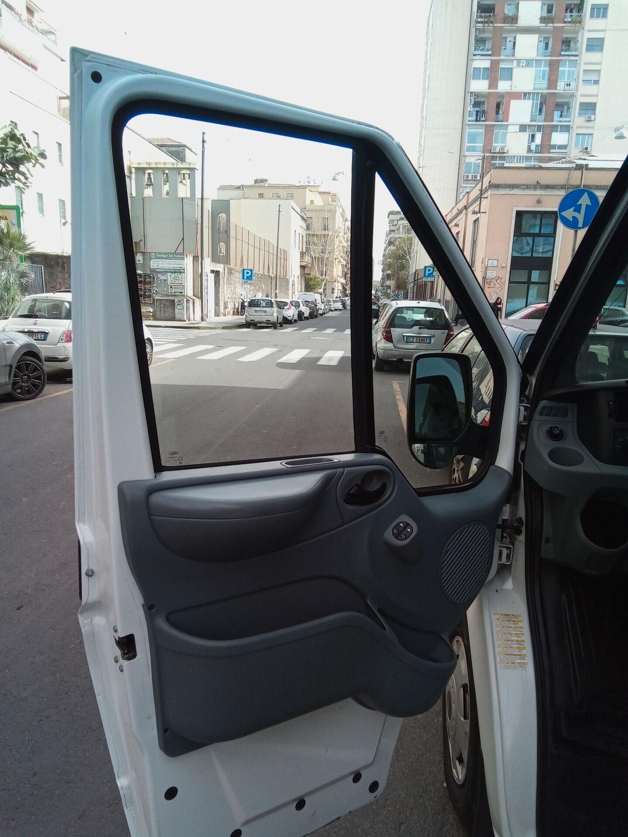 FORD TRANSIT 2.2 TDCI TREND 9 POSTI – 120.000 KM – GANCIO TRAINO – GARANZIA – PARI AL NUOVO