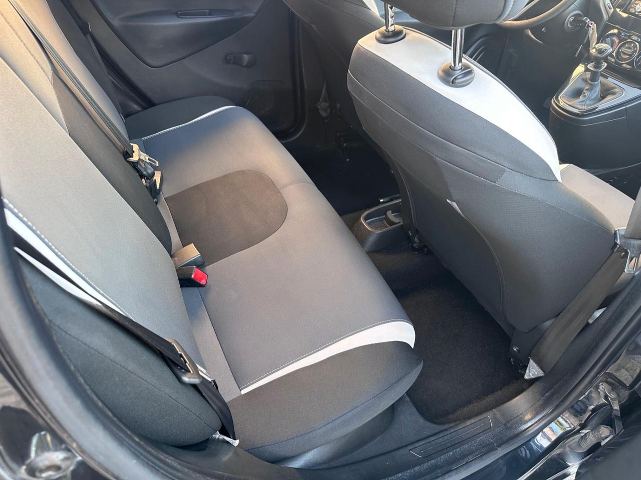 Lancia Ypsilon 1.2 69 CV 5 porte Silver