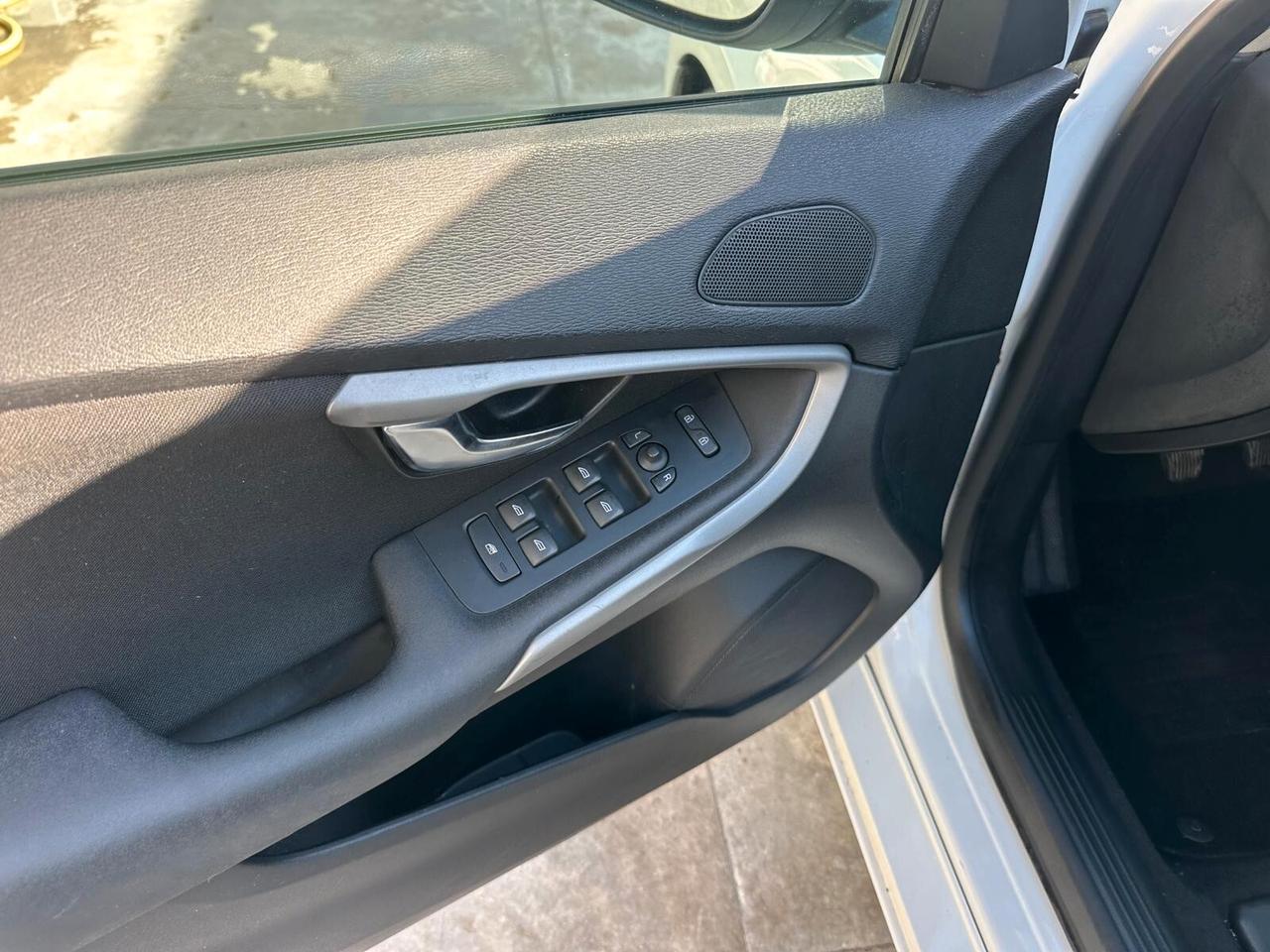 Volvo V40 D2 1.6 Summum