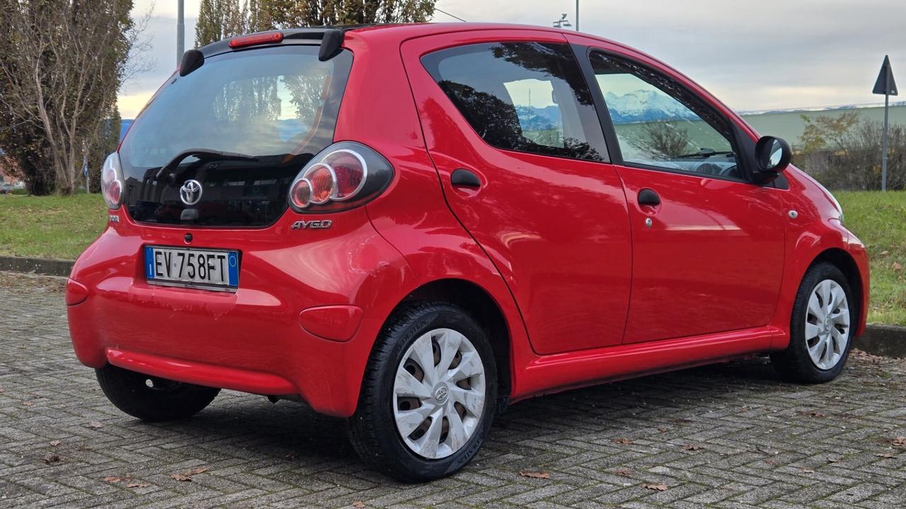 Toyota Aygo 1.0 VVT-i 69 CV 5 porte x-cite