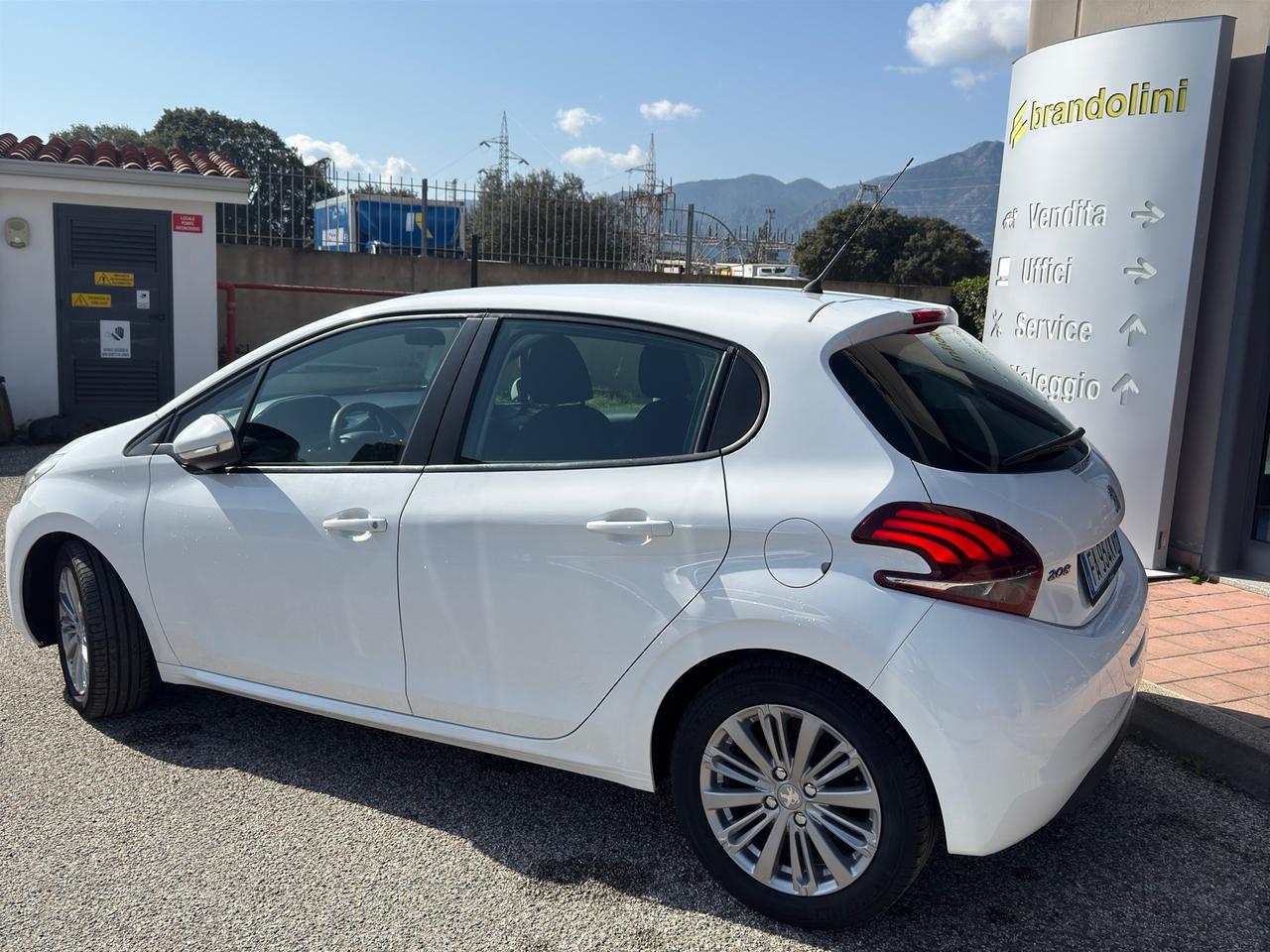 PEUGEOT 208 1.2 ALLURE my16" 79000KM UNIPROP.