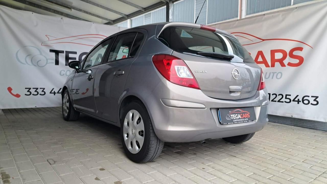 Opel Corsa 1.2 5 porte Club