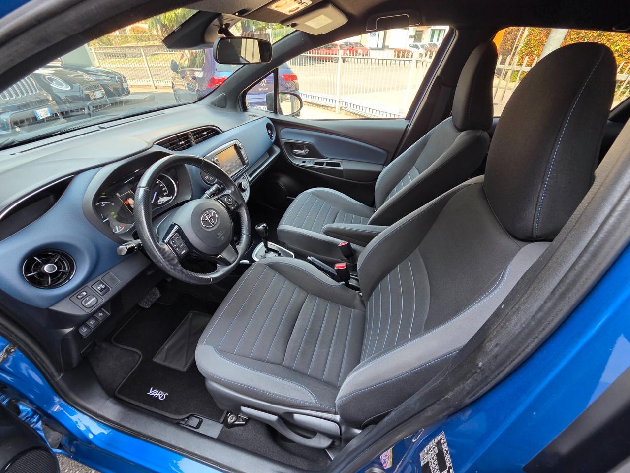Toyota Yaris 5p 1.5 FULL HYBRID Trend Blue Edition