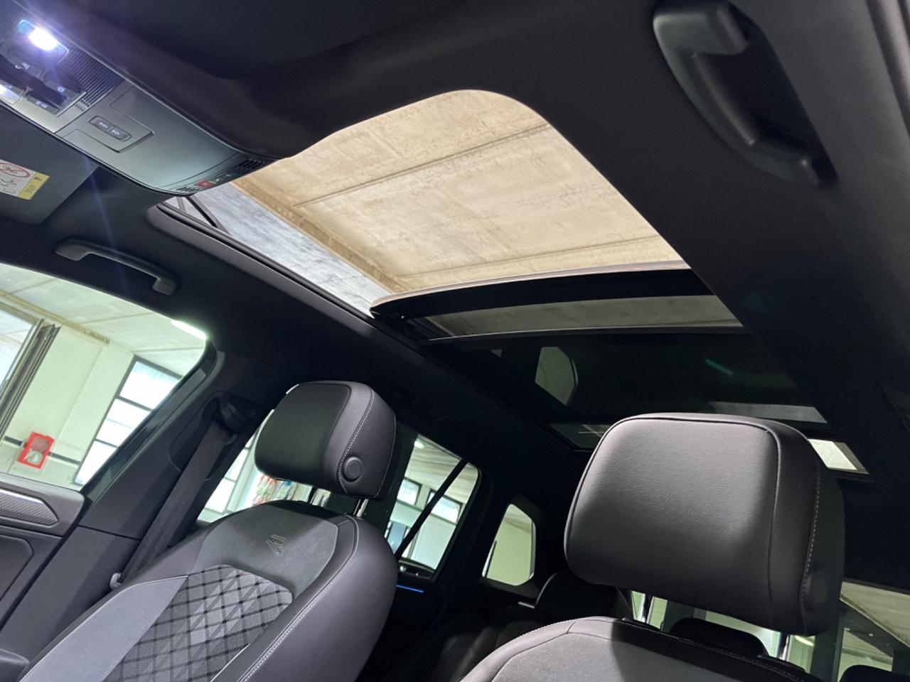 Volkswagen Tiguan 2.0 DSG R-Line *tetto panoramico