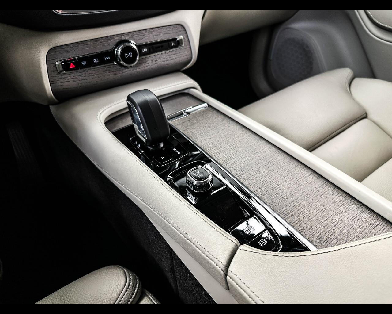 VOLVO XC90 (2014-->) - XC90 B5 (d) AWD automatico 7 posti Plus Bright