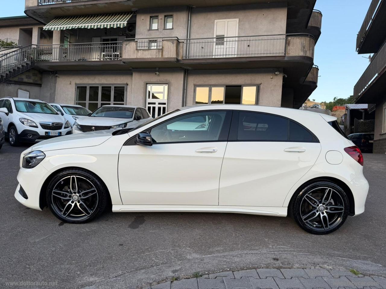 MERCEDES-BENZ A 200 d Automatic 4Matic Premium