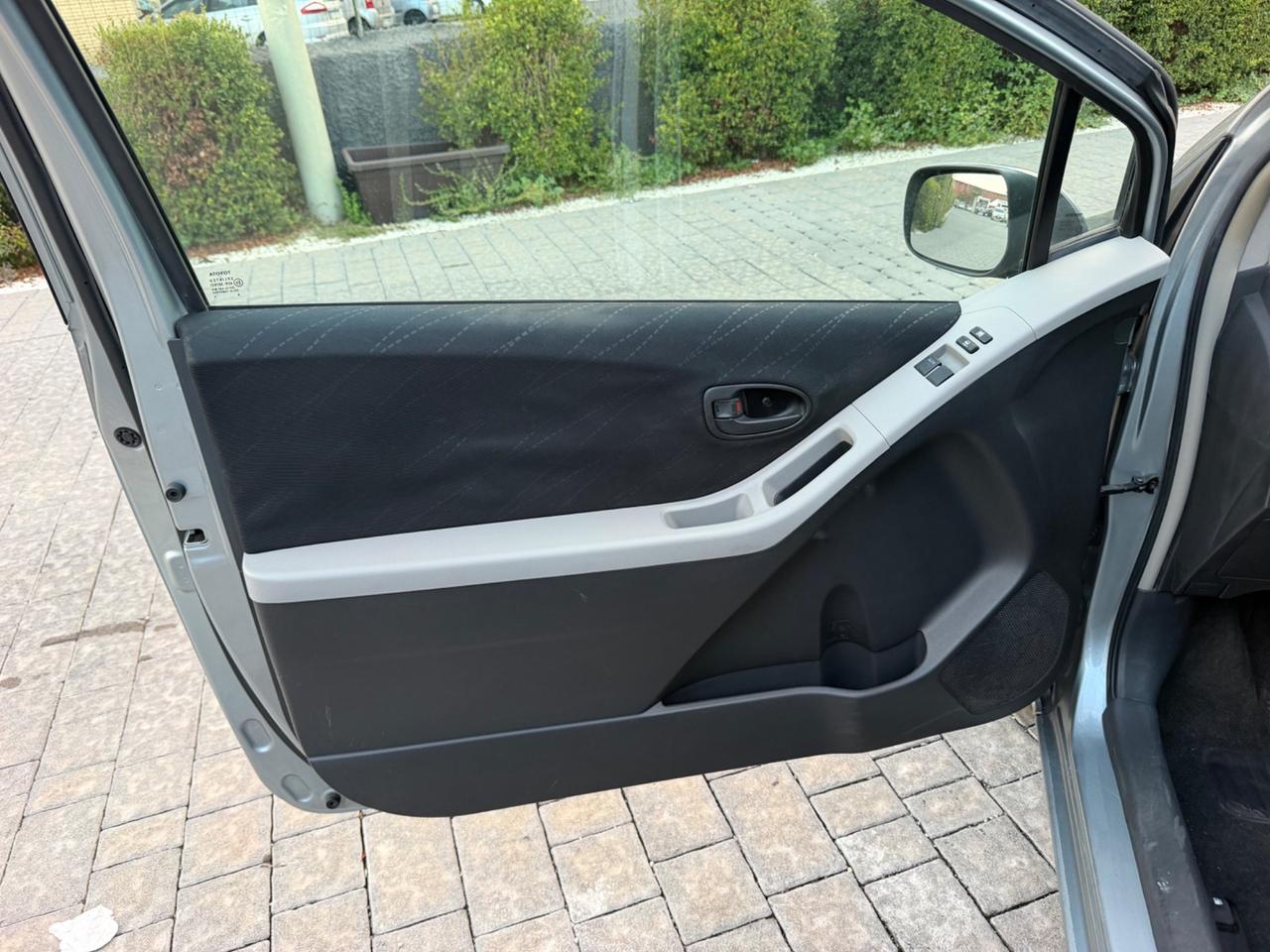 Toyota Yaris 1.0 3 porte Sol