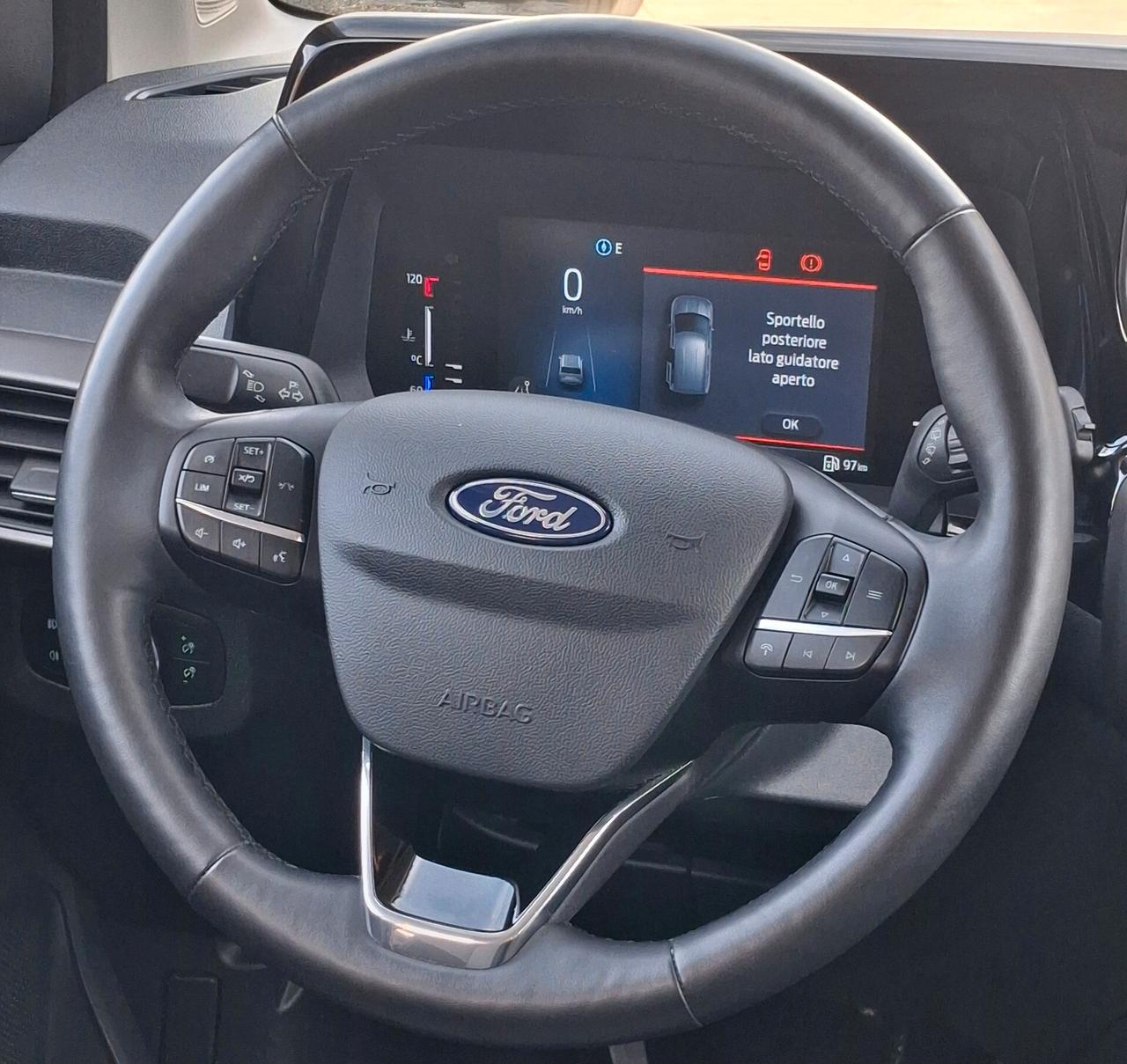 Ford Tourneo Courier 1.0 EcoBoost Titanium
