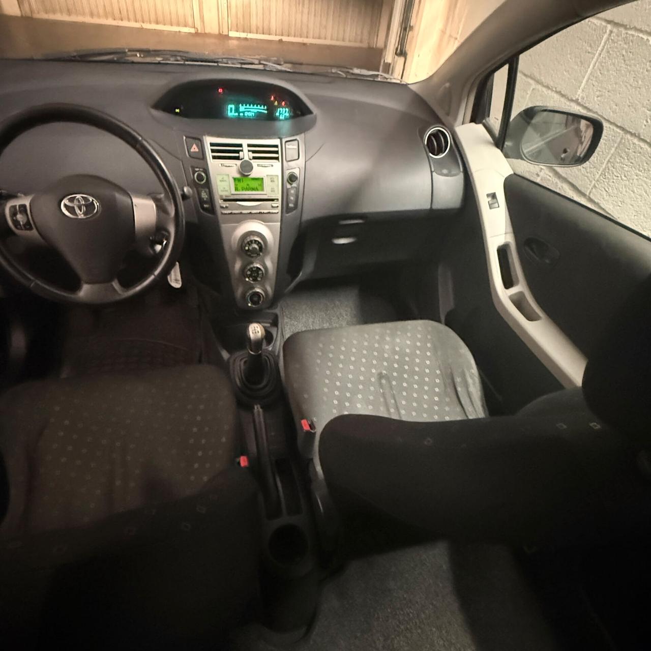 TOYOTA YARIS 1.0 BENZINA GOMMATA NUOVA