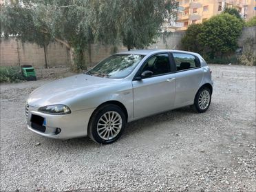 Alfa Romeo 147 1.9 JTD (120) 5 porte Distinctive