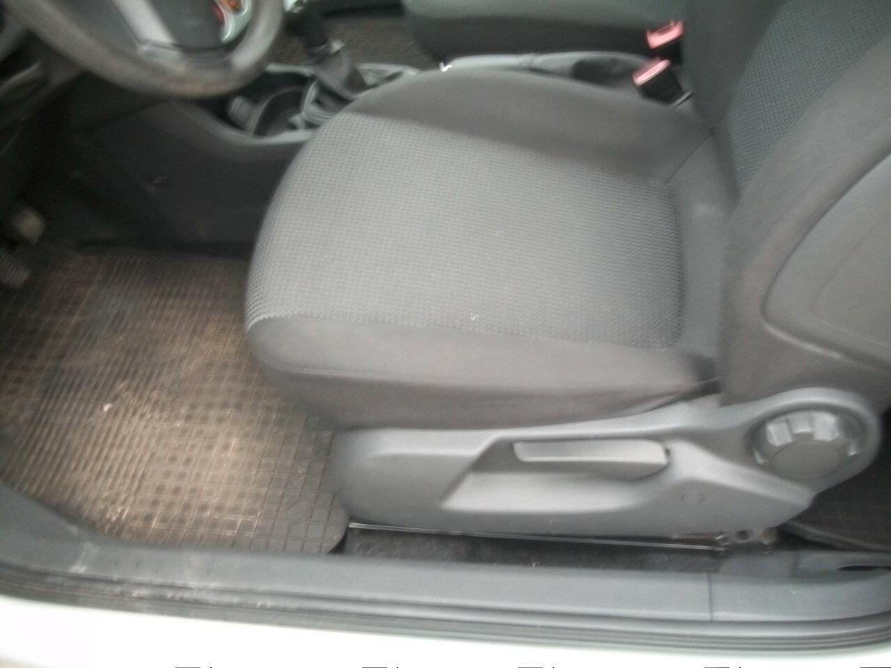 Opel Corsa 1.2 3 porte One SI NEOPATENTATI GARANZIA UN ANNO EURO 05 HP 86 KW 63 KM 144200