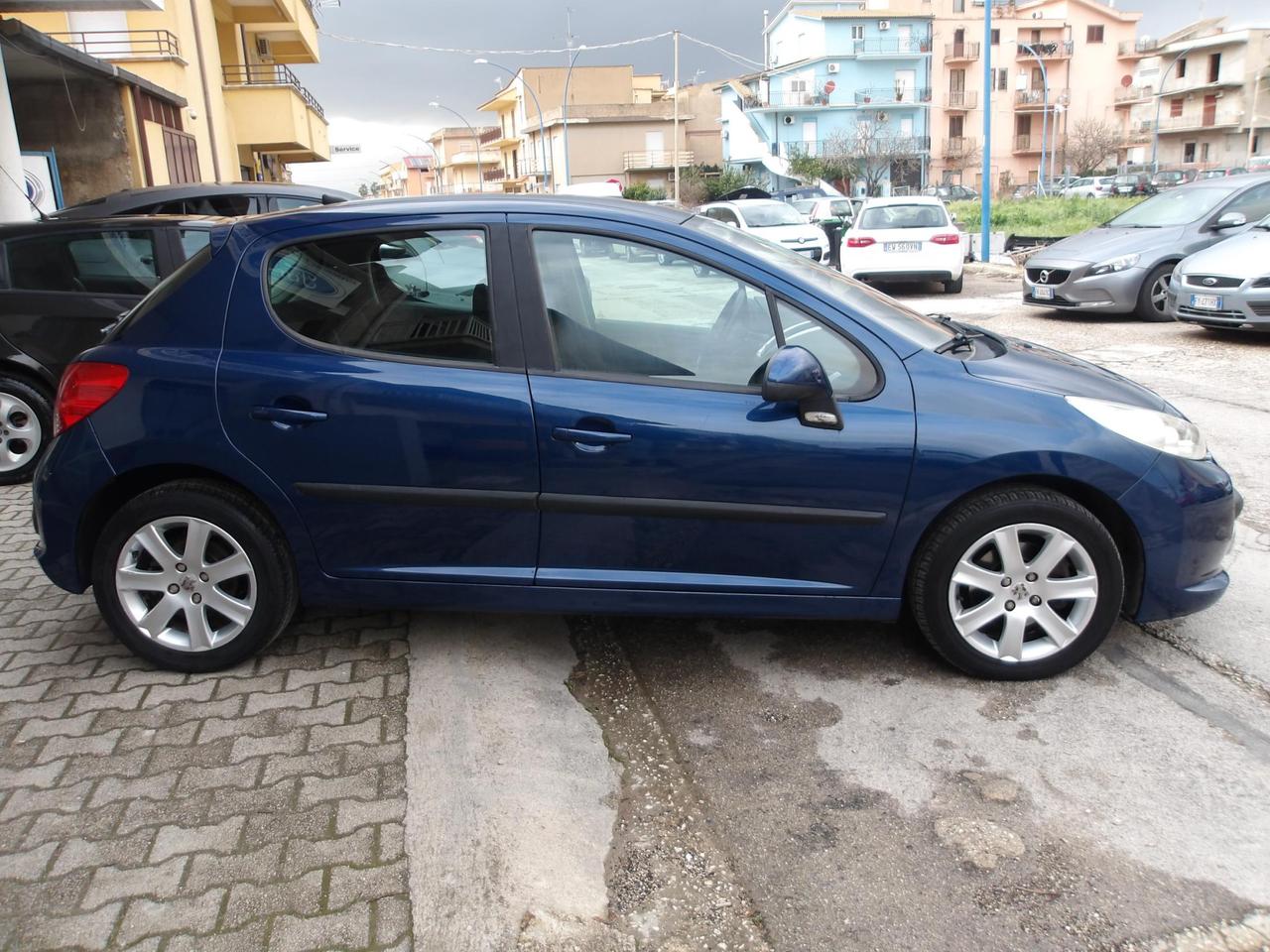 Peugeot 207 5 Porte 207 5p 1.6 hdi 16v XS