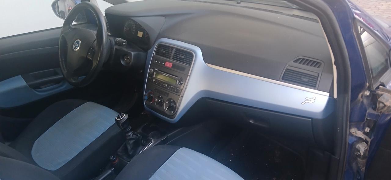 Pochi km grande Punto neopatentati
