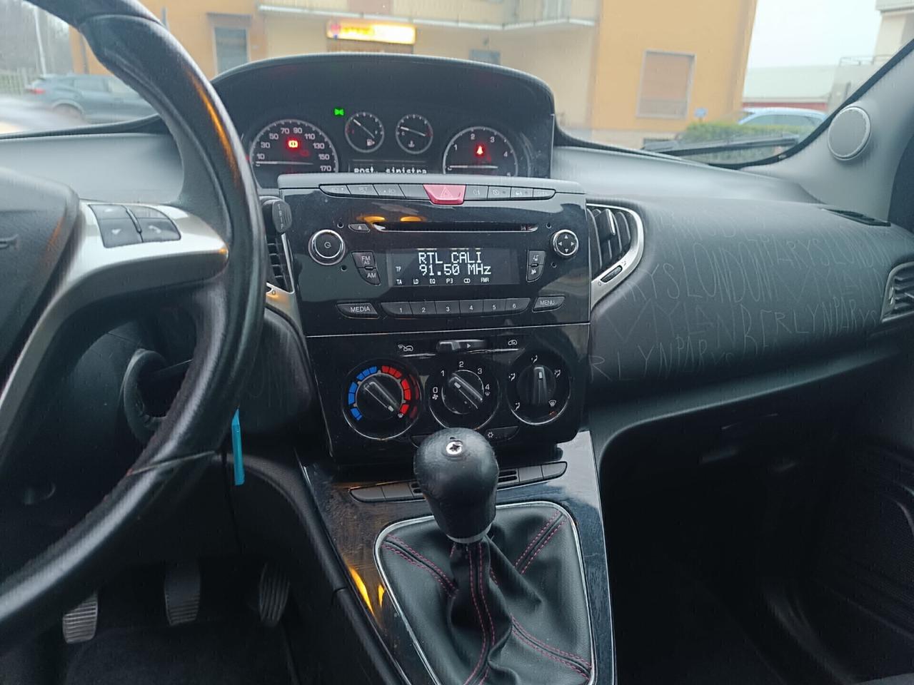Lancia Ypsilon 1.3 MJT 95 Platinum TETTO APRIBILE