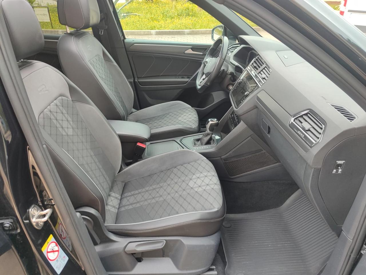 Volkswagen Tiguan 2.0 TDI 150 CV DSG R-Line TETTO APRIBILE