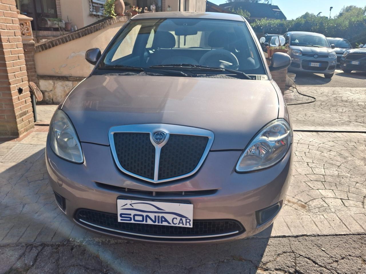 Lancia Ypsilon 1.2 Argento neopatentati