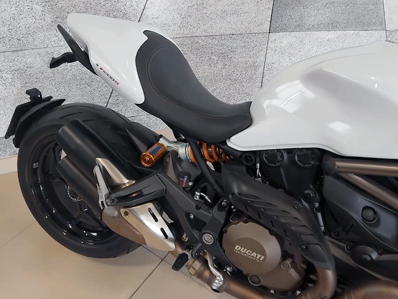 Ducati Monster 1200 S