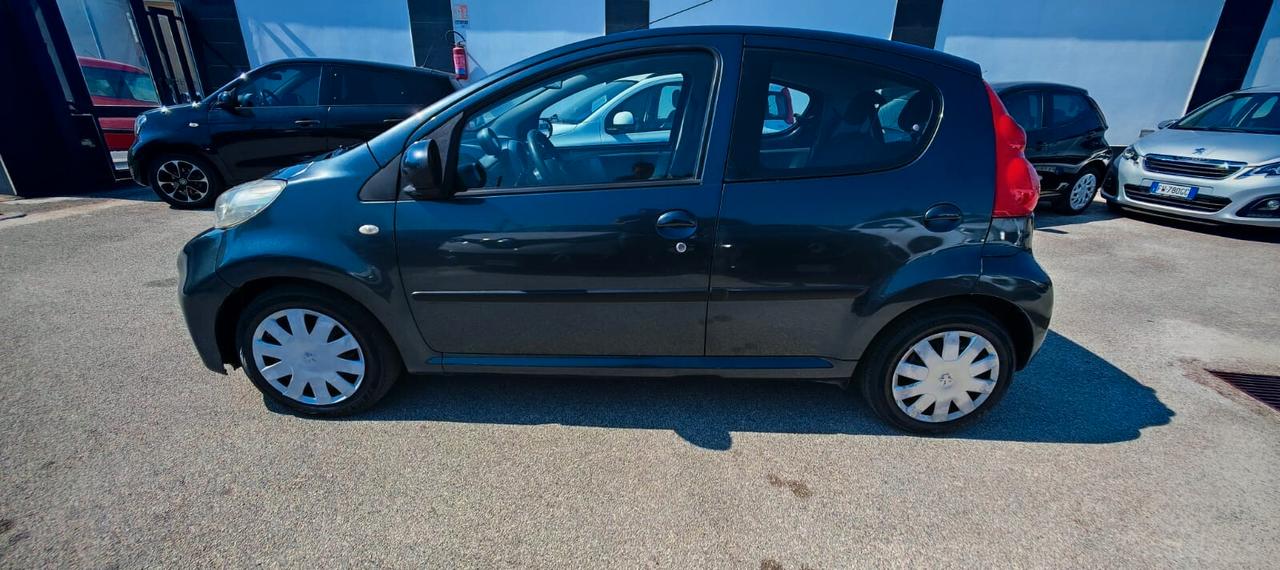 Peugeot 107 1.0 68CV 5p. Sweet Years 2Tronic